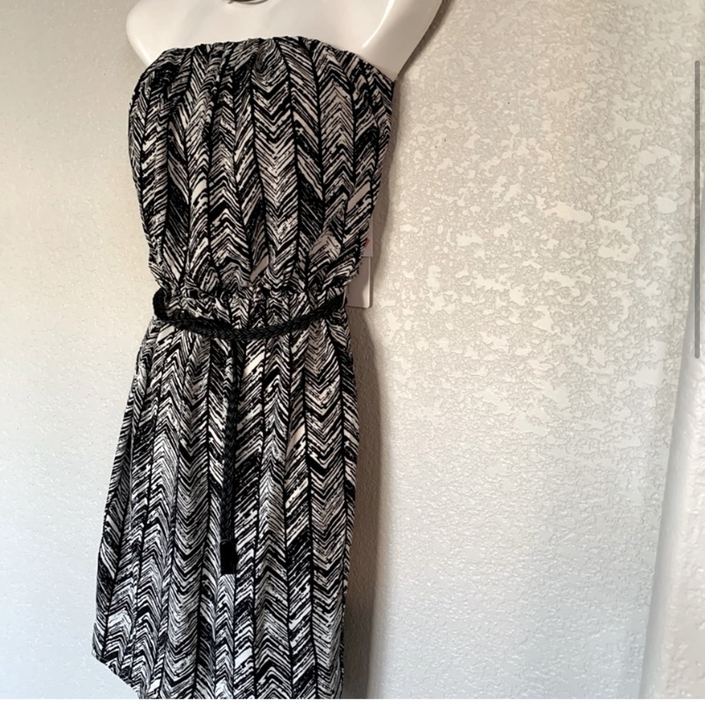 Black white strapless dress